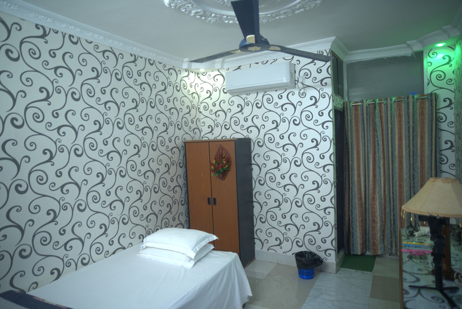 Couple Deluxe Room (AC)